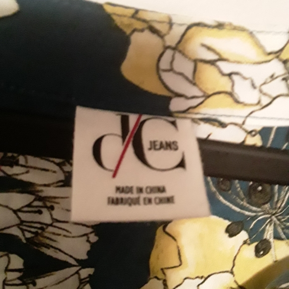 d/c Jean's Women's Plus Size Floral Vneck Blouse - Picture 9 of 12